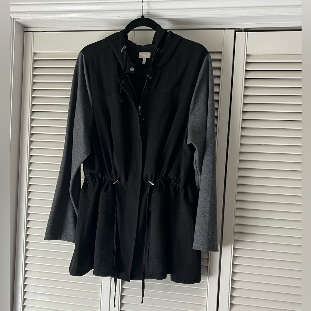 LIGHT WEIGHT LOGO TOGGLE JACKET $25